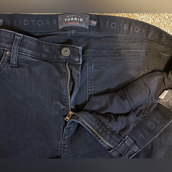 Torrid Sky High Skinny Black Distressed Stretch Premium Jeans size 22R - Picture 10 of 13